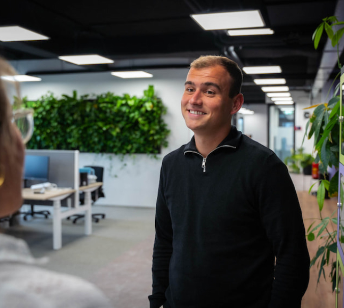 Steven lacht naar Sofie