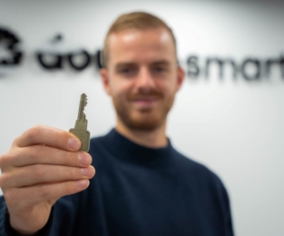 Bart voor logo doublesmart met sleutel