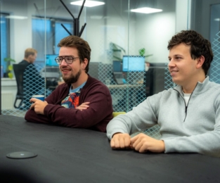 Niels en Martijn in overleg